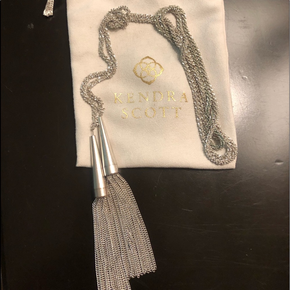 Kendra Scott Phara Necklace in Silver!!